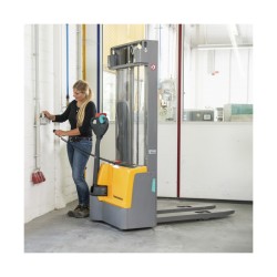 Električni visokodvižni viličar Jungheinrich EJC M10 ZT Li-ion - Vgrajen polnilec