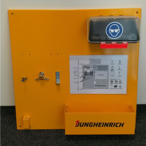 Stenska postaja z opremo za...