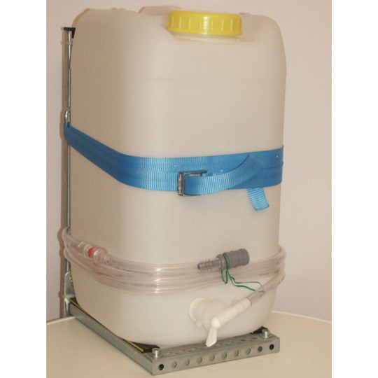 Wall mounting with 30 l water container