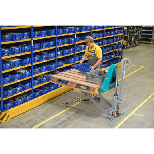 Ameise PTM 1.5, nosilnost 1500 kg, s škarjastim dvigom - primer uporabe