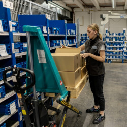 Ameise PTM 1.0, nosilnost 1000 kg, z električnim škarjastim dvigom - ergonomska višina