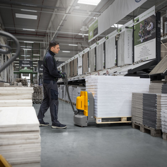 El. nizkodvižni viličar | Jungheinrich AME 15 | Nosilnost: 1500 kg