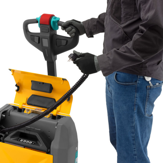 Jungheinrich AME 18: Charging