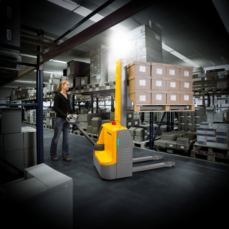 Electric stacker truck Jungheinrich EMC 110 - Example of use