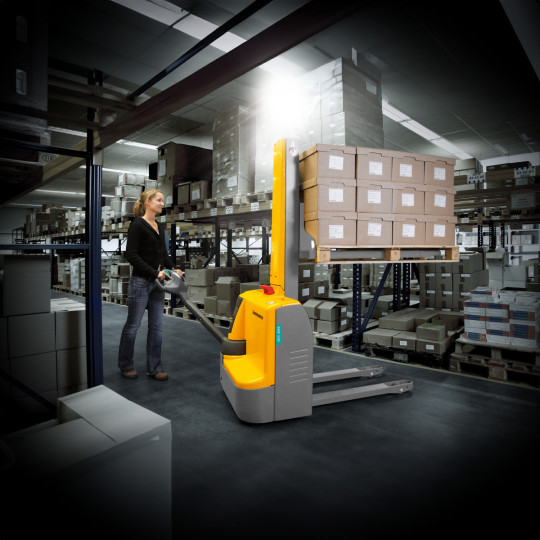 Electric stacker truck Jungheinrich EMC 110 - Example of use