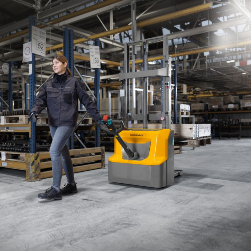 Električni visokodvižni viličar Jungheinrich AMC 12/z - Primer uporabe