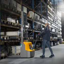 Electric stacker truck Jungheinrich AMC 12/z - Example of use
