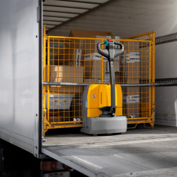 Electric pallet truck Jungheinrich AME 15 - Example of use