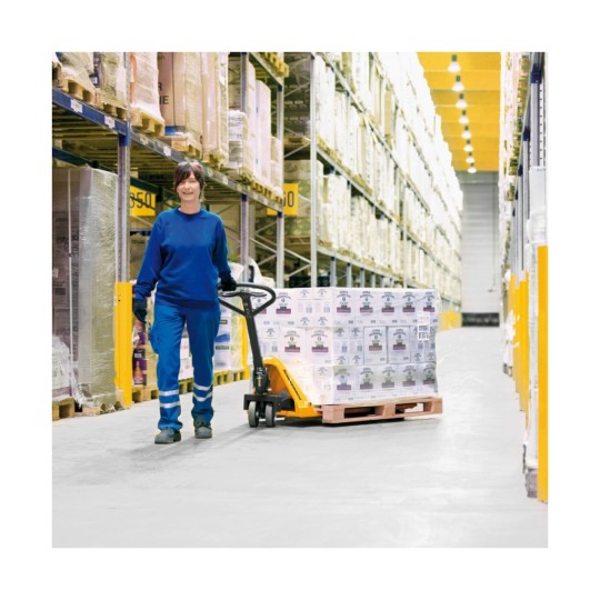 Low-profile hand pallet truck Jungheinrich AM15l  - Example of use