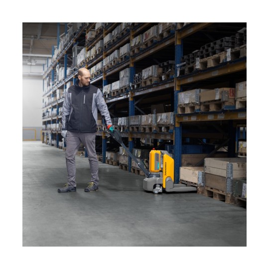 Electric pallet truck Jungheinrich AME 15 - Example of use