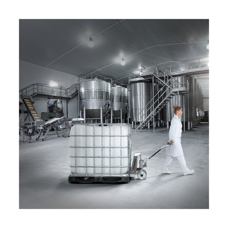 Jungheinrich AM I20 ročni paletni viličar iz nerjavnega jekla - Primer uporabe