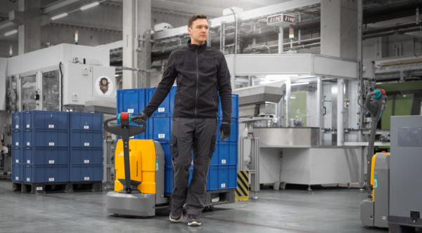 Primer uporabe električnega nizkodvižnega viličarja